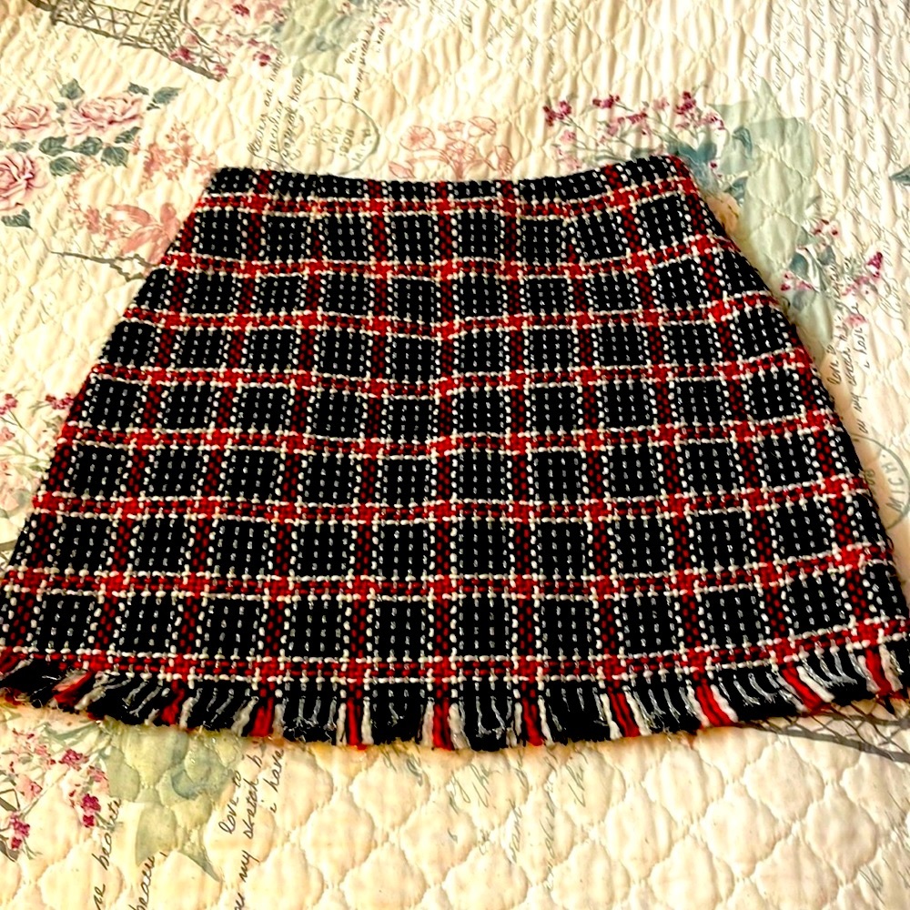 Dillard’s GB brand plaid mini skirt
